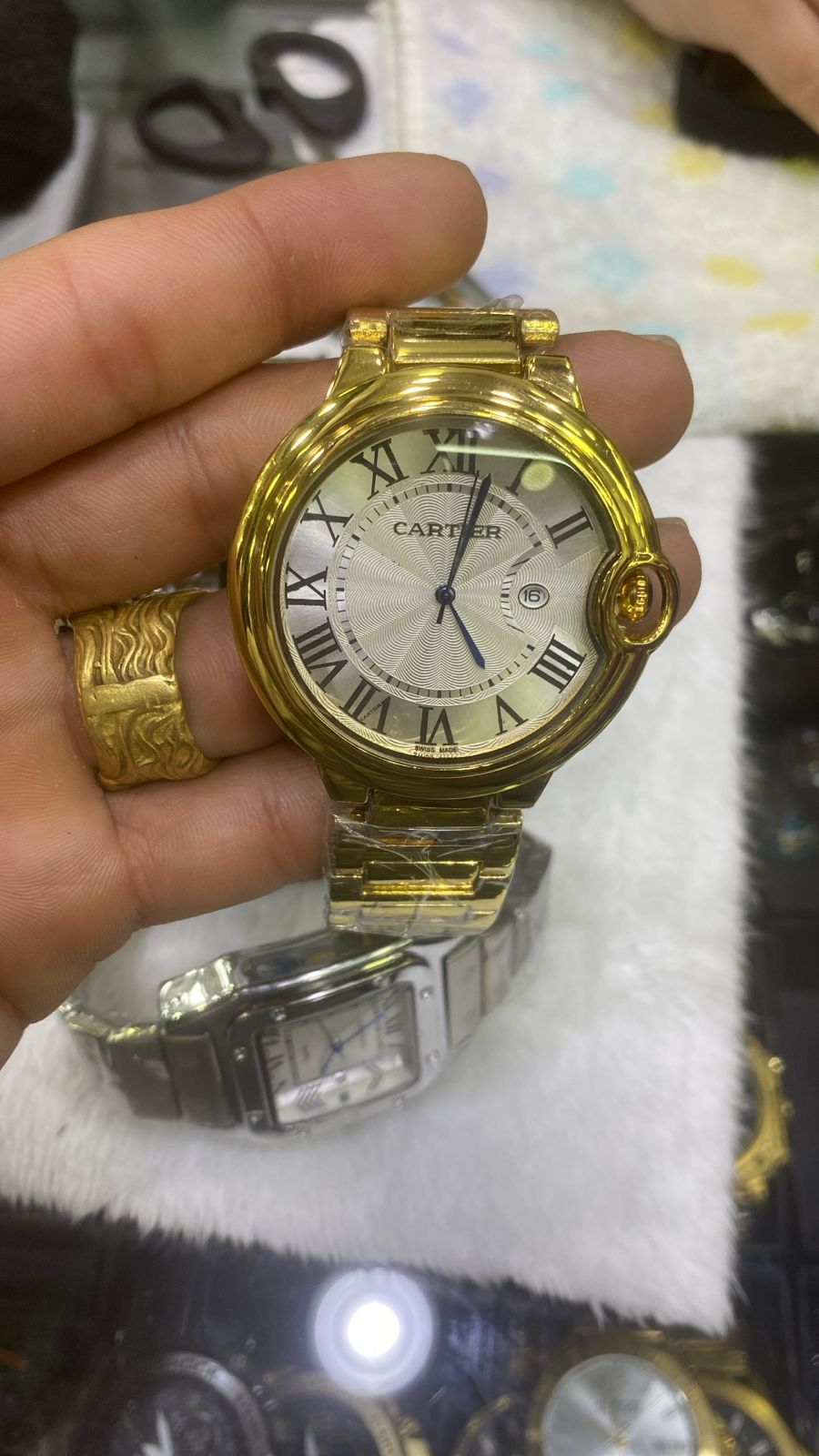 Relógio Dourado Clássico com Mostrador Triplo