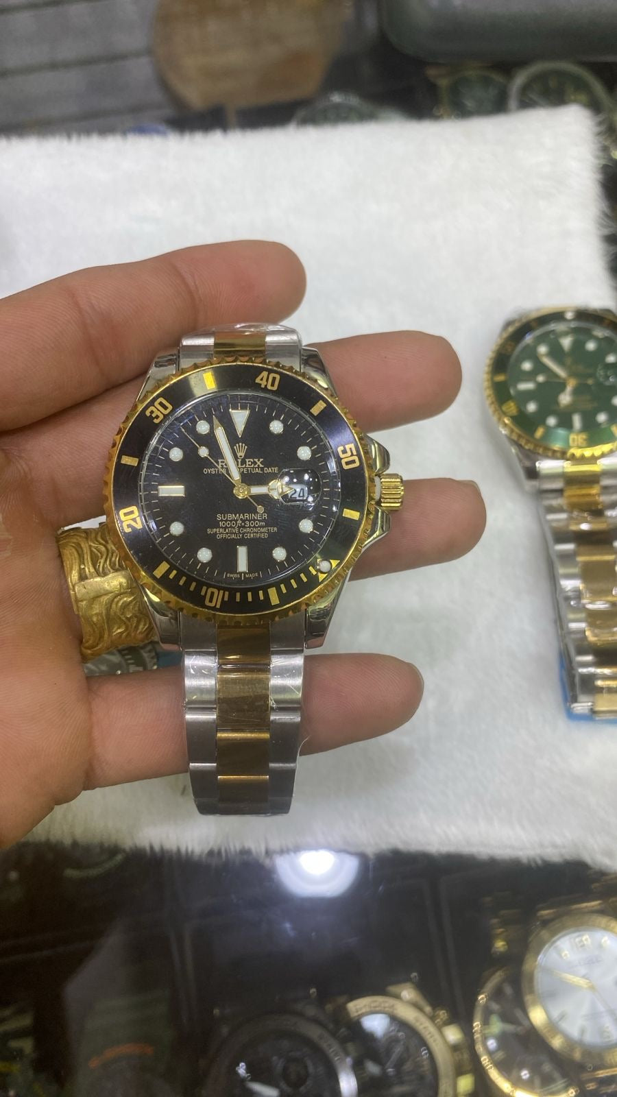 Relógio Metálico Estilo Mergulho Preto e Dourado