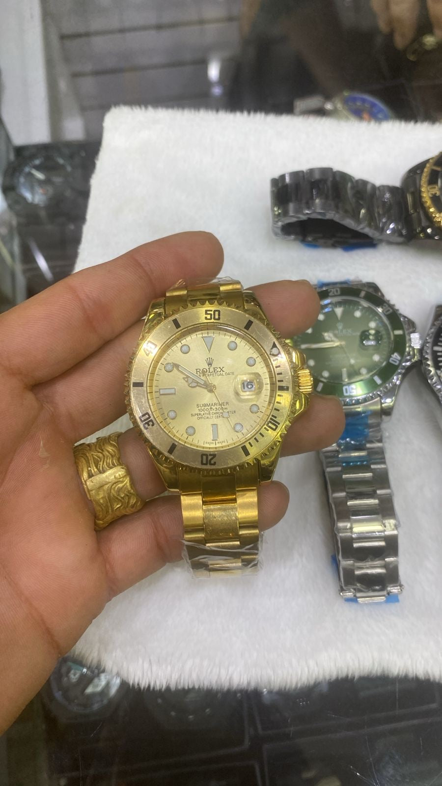 Relógio Metálico Estilo Mergulho Dourado