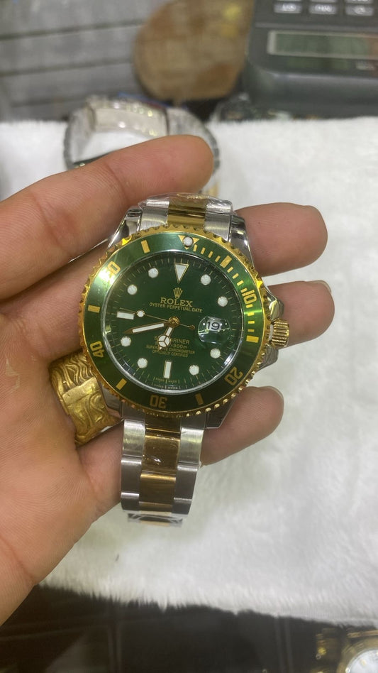 Relógio Metálico Estilo Mergulho Verde e Dourado