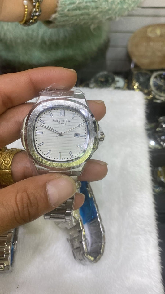 Relógio Metálico Estilo Nautilus Branco